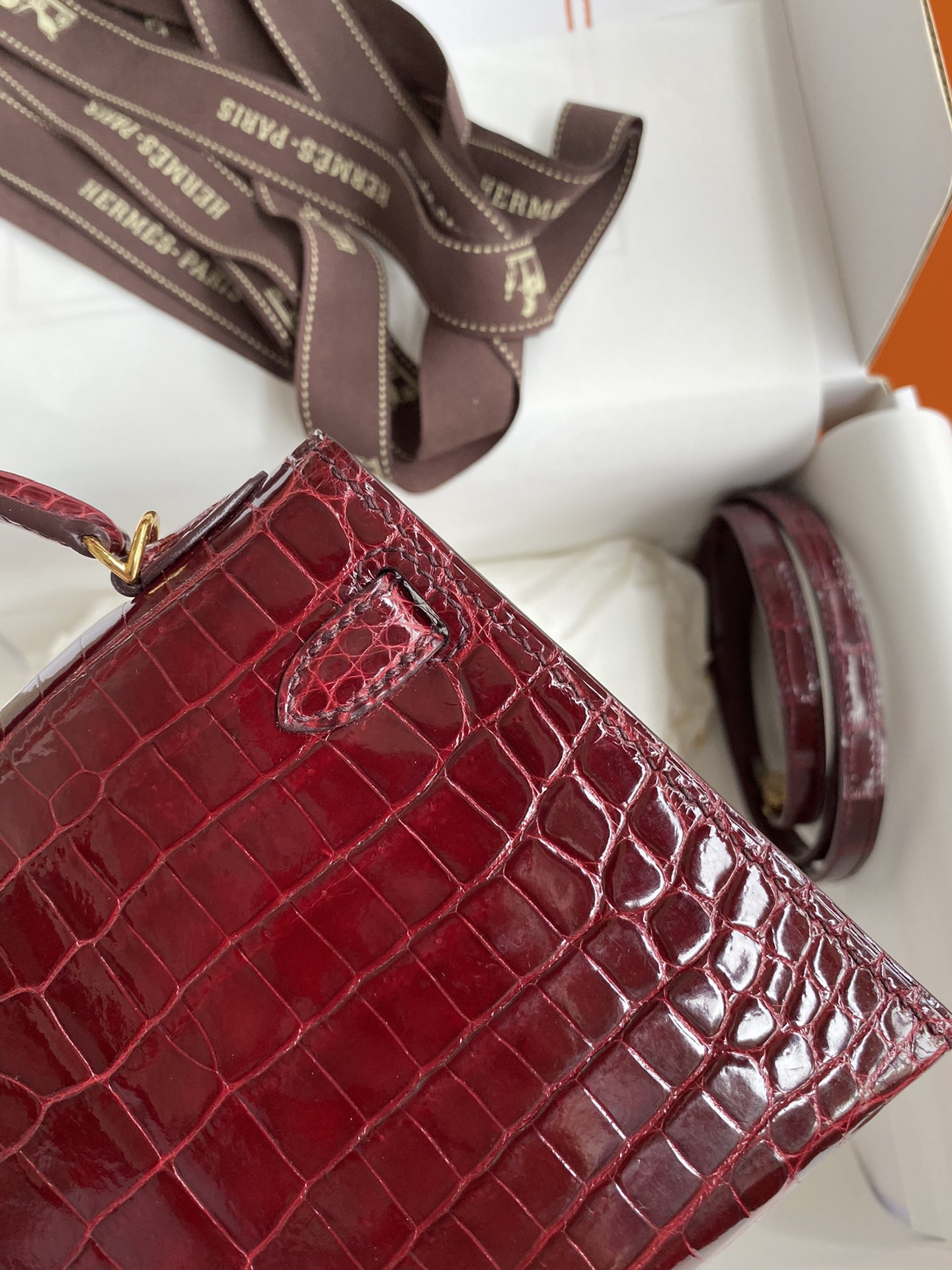 Hermes Kelly Mini II Bag 19CM In Bordeaux Shiny Alligator Leather